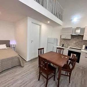https://holiday-house-shantu.taorminaitalyhotels.com
