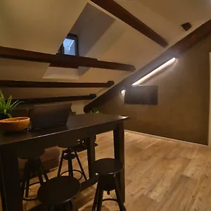 https://moscova-attic-near-duomo.italymilanhotels.net